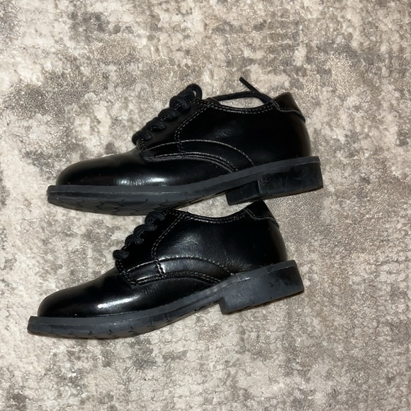 Little boy’s black dress shoes - Picture 2 of 4
